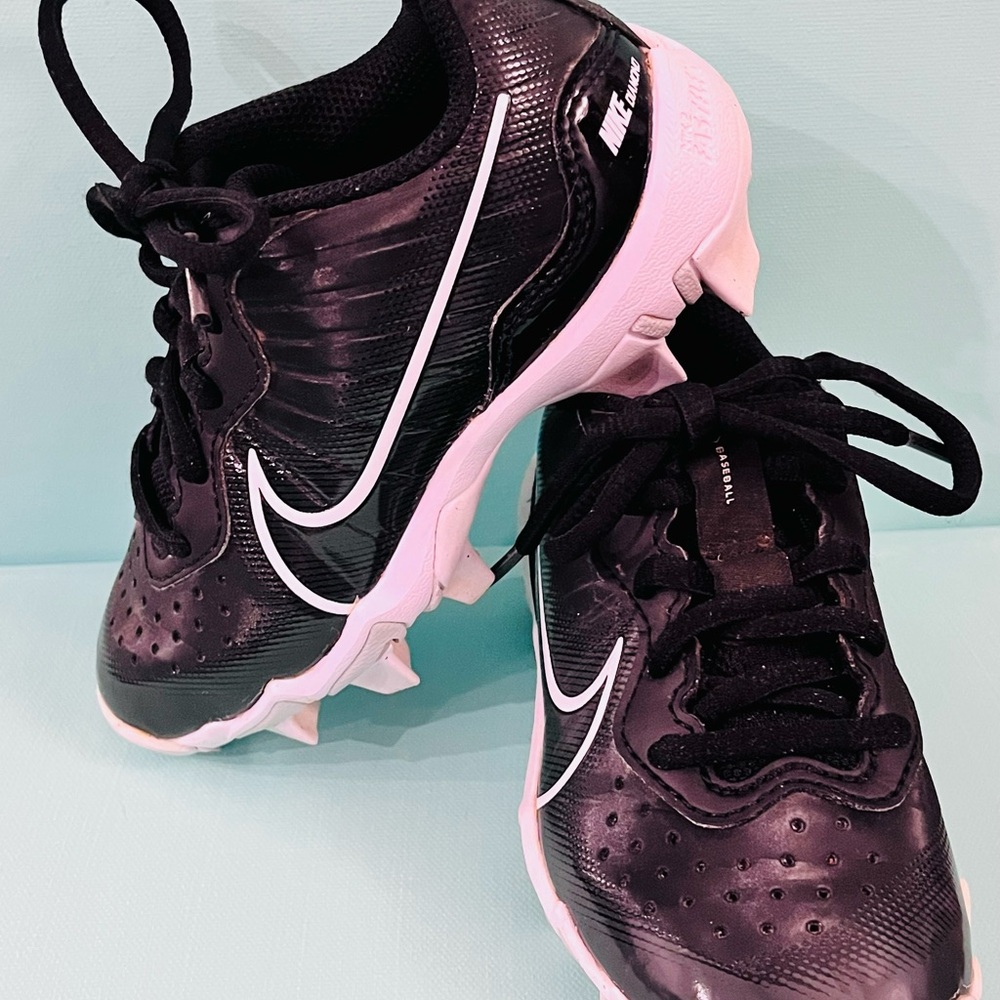 Nike Black and White Baseball Cleats youth size 10c - Picture 2 of 9